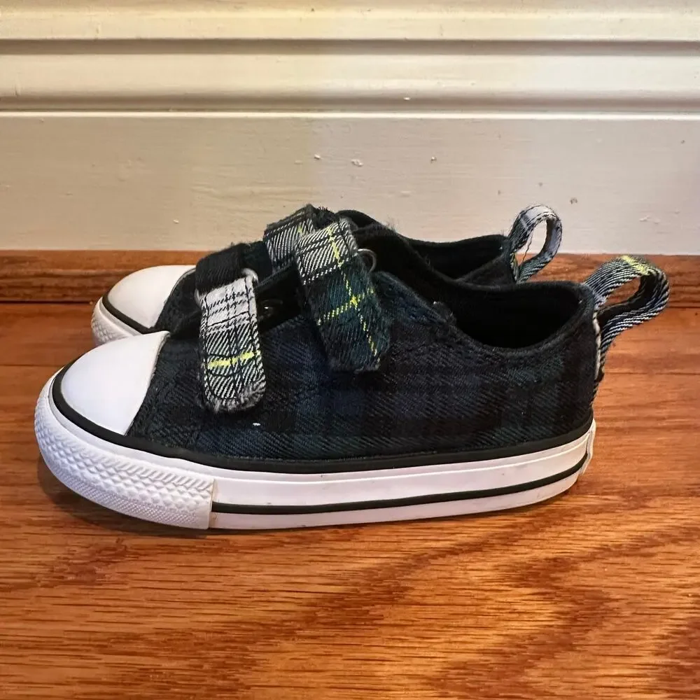 Toddler Converse Sneakers sz 6
